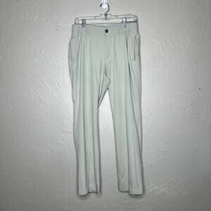 Under Armour Men's Gray Athletic Pants - Size 32/30
